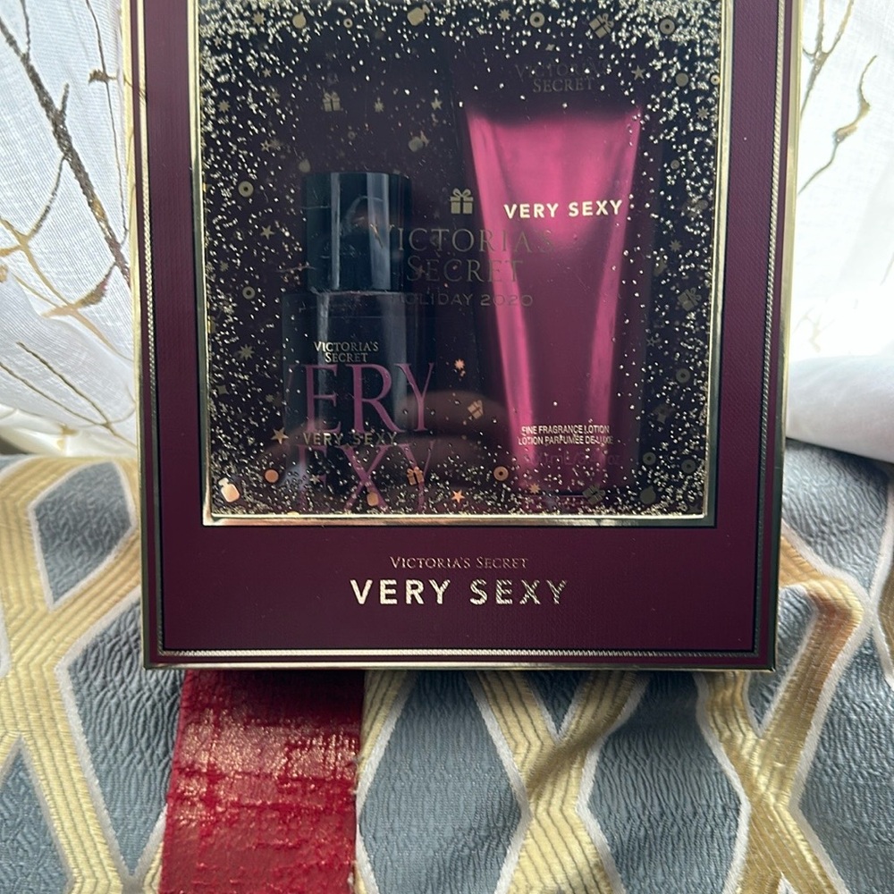 Victoria's Secret Burgundy and Gold Gift Set
